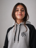 Niña con la sudadera gris y negra FPS